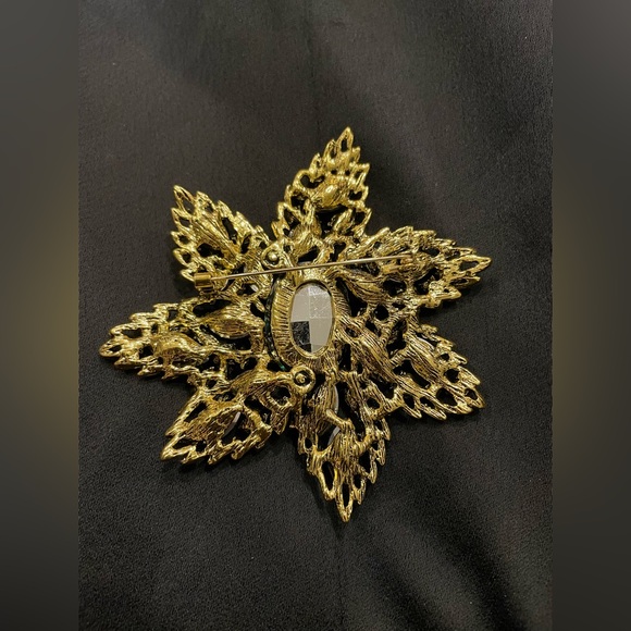 Elegant Multicolor Crystal Brooch - Picture 2 of 2